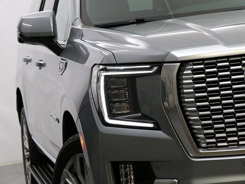 Used 2023 GMC Yukon XL Denali image 4
