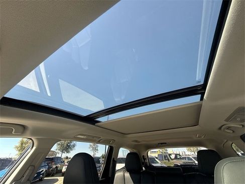 Certified 2022 Subaru Ascent Limited w/ Technology Package image 22