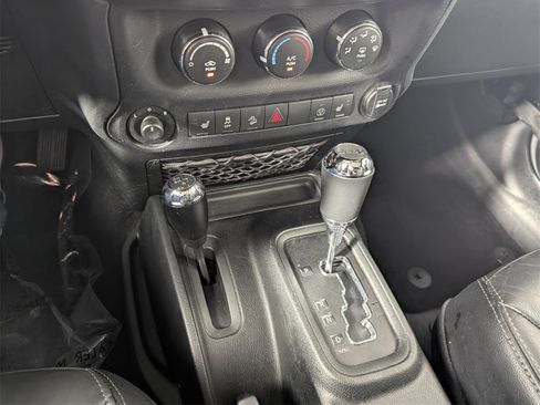 Used 2018 Jeep Wrangler Unlimited Sahara image 17