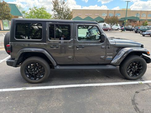 Used 2022 Jeep Wrangler Unlimited Sahara w/ Dual Top Group AWD/4WD image 3