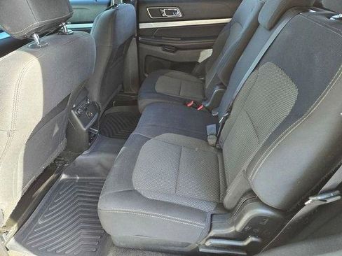 Used 2017 Ford Explorer XLT FWD image 11