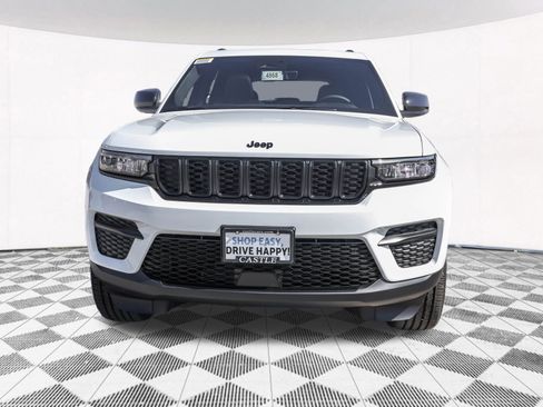 New 2025 Jeep Grand Cherokee Altitude image 13