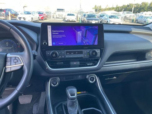 Used 2025 Toyota Grand Highlander XLE image 17