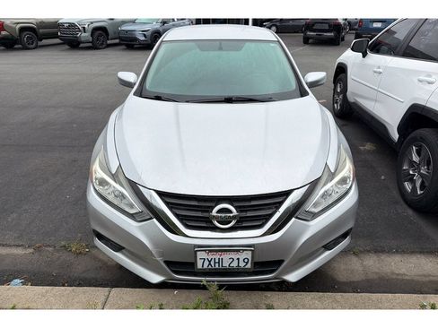 Used 2016 Nissan Altima 2.5 SV FWD image 3