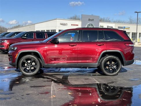 Certified 2023 Jeep Grand Cherokee Altitude image 41