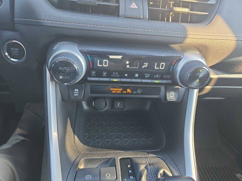 Used 2020 Toyota RAV4 XLE FWD image 17