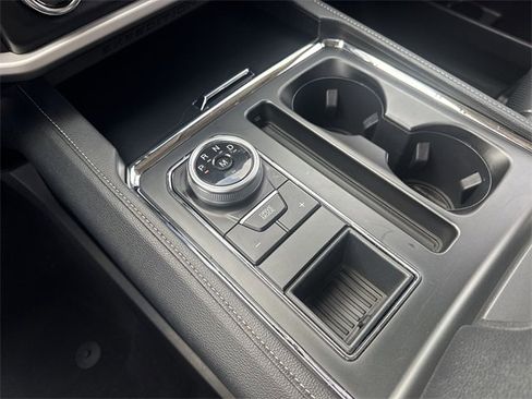 Used 2024 Ford Expedition XLT image 20