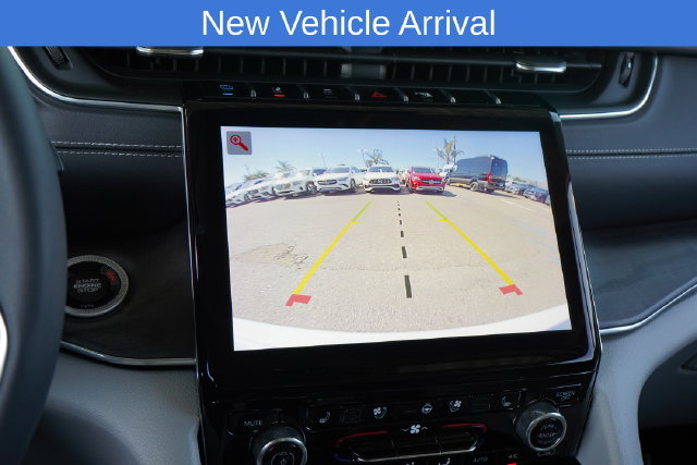 Used 2022 Jeep Grand Cherokee Overland w/ Luxury Tech Group IV AWD/4WD image 22