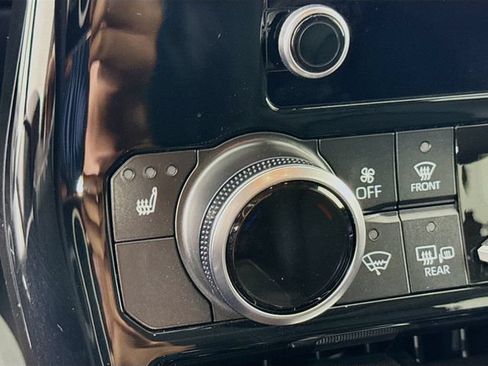 Certified 2025 Toyota Highlander XLE FWD image 21