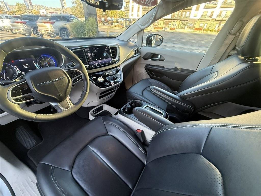 Used 2024 Chrysler Pacifica Touring-L FWD image 22