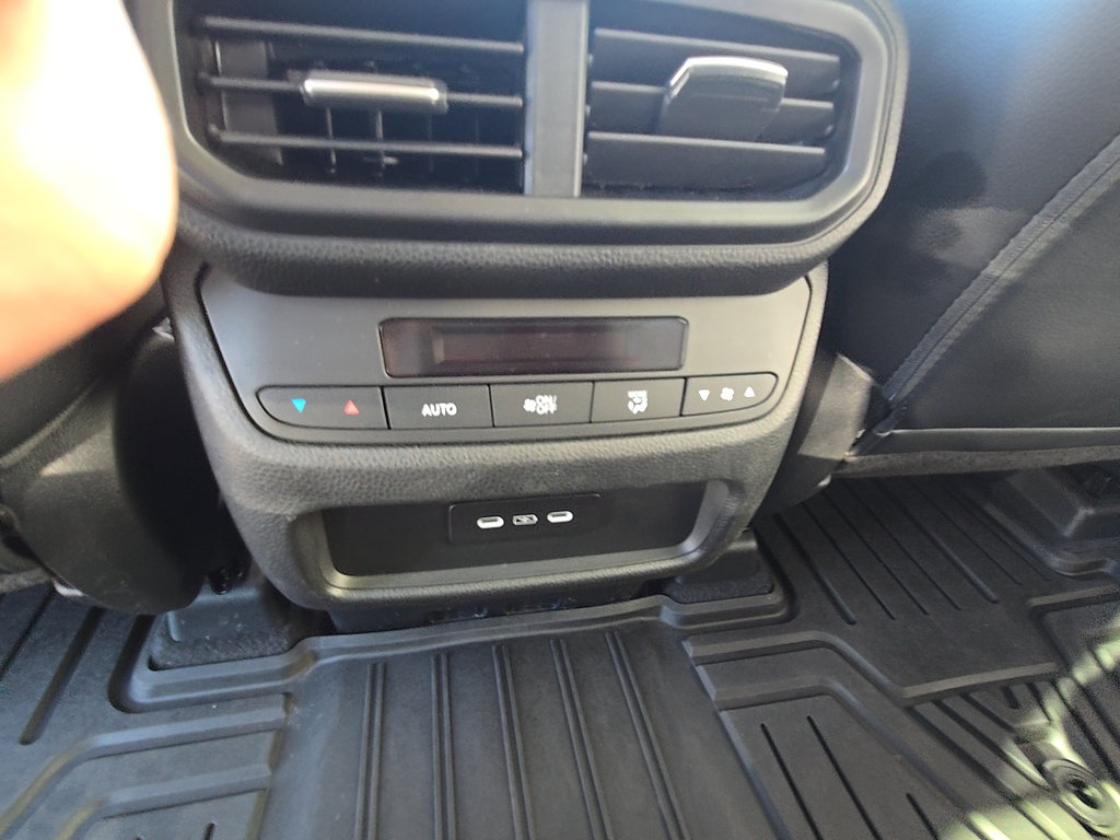 Used 2025 Honda Pilot Touring image 24