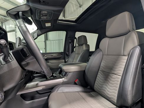 Used 2025 Chevrolet Silverado 2500 ZR2 w/ Technology Package image 16