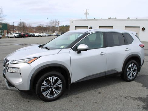 Used 2023 Nissan Rogue SV image 6