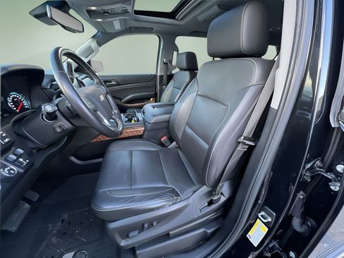 Used 2018 Chevrolet Suburban Premier image 20