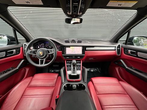 Certified 2023 Porsche Cayenne image 6
