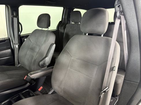 Used 2020 Dodge Grand Caravan SE FWD image 9
