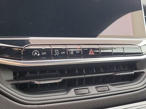 New 2025 Jeep Compass Latitude w/ Sun & Sound Group image 23