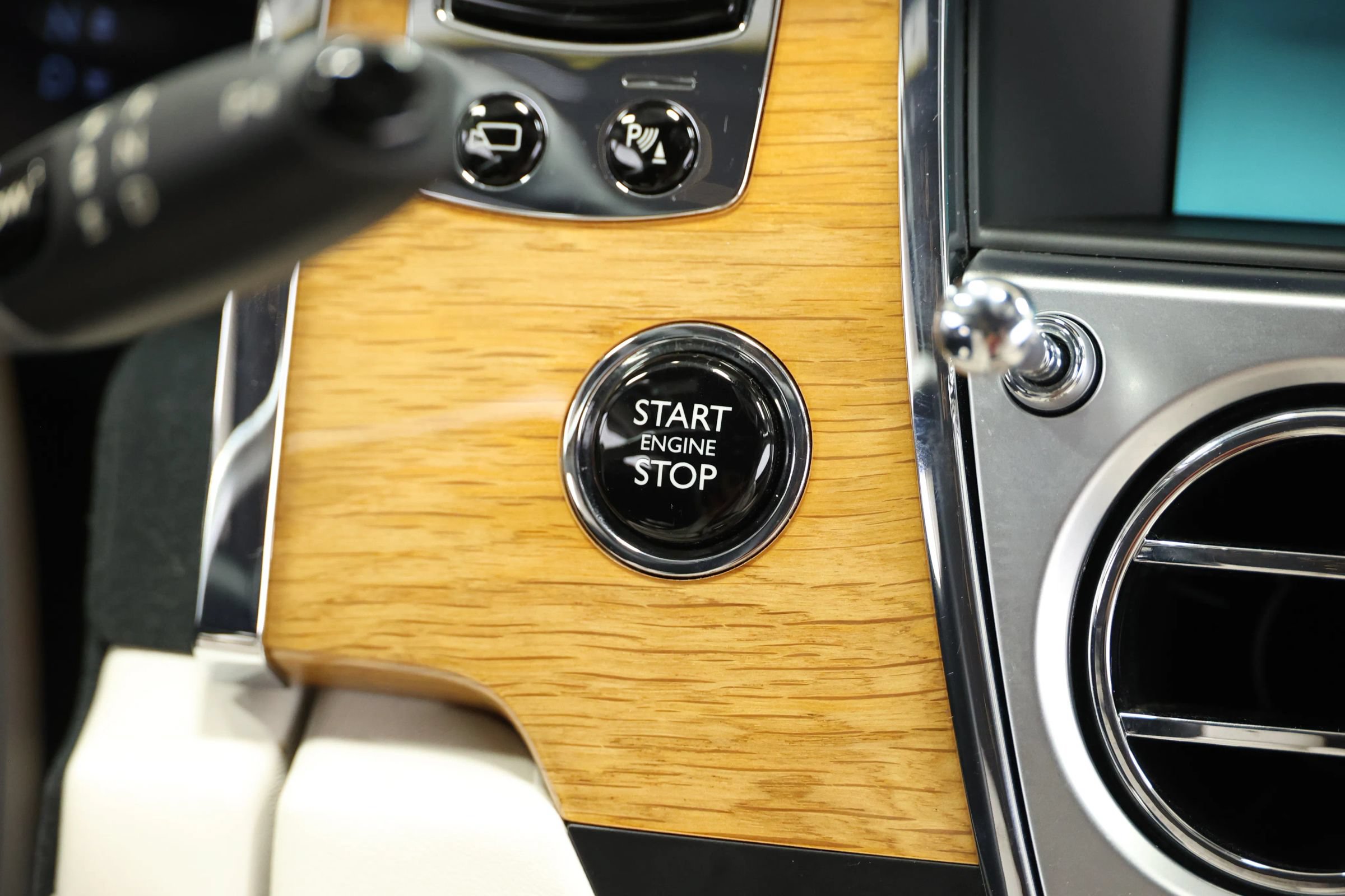 Used 2017 Rolls-Royce Wraith RWD image 50