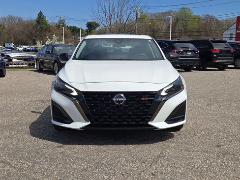 Used 2023 Nissan Altima 2.5 SR w/ SR Premium Package AWD/4WD image 2