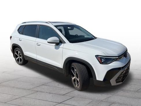 Used 2025 Volkswagen Taos SEL image 1