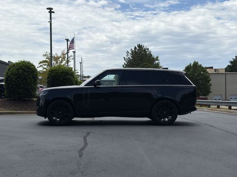 Used 2023 Land Rover Range Rover Long Wheelbase First Edition AWD/4WD image 15