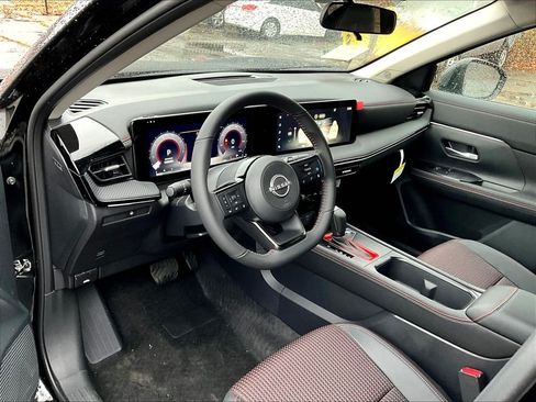 New 2025 Nissan Kicks SR w/ Illumination Package AWD/4WD image 8