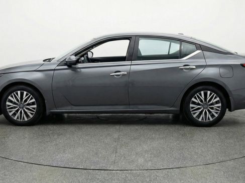 Used 2025 Nissan Altima 2.5 SV image 5