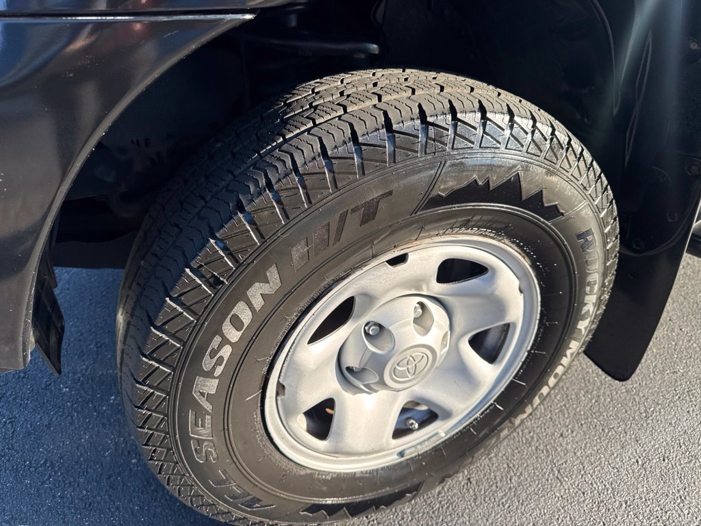 Used 2015 Toyota Tacoma PreRunner w/ SR5 Package RWD image 4