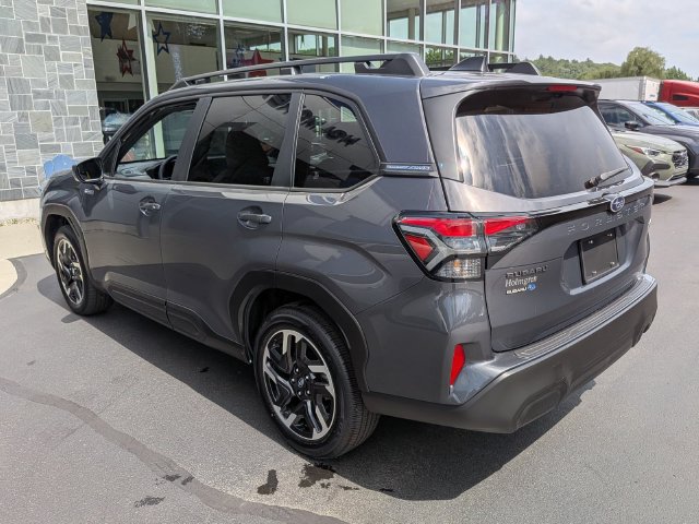 Used 2025 Subaru Forester Premium AWD/4WD image 5