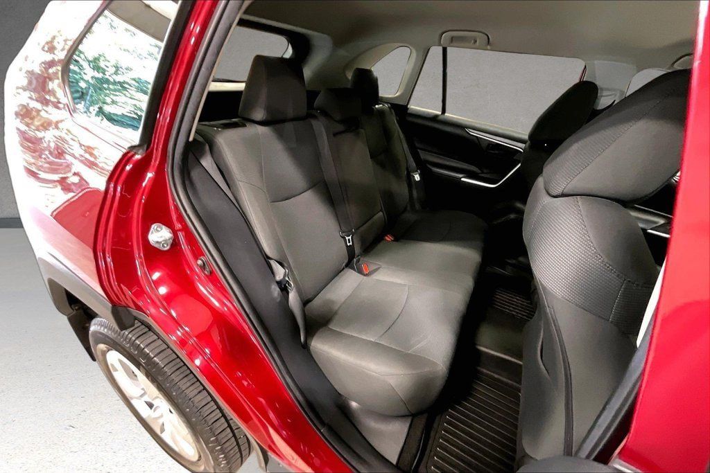 Used 2021 Toyota RAV4 LE w/ Carpet Mat Package (TMS) AWD/4WD image 25