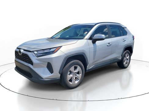 Used 2023 Toyota RAV4 XLE FWD image 3