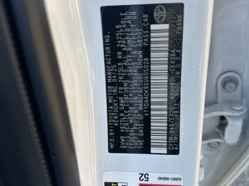 Used 2025 Toyota Camry SE FWD image 11
