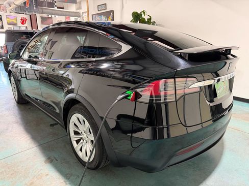 Used 2020 Tesla Model X Long Range image 4