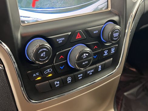 Used 2016 Jeep Grand Cherokee Limited image 32