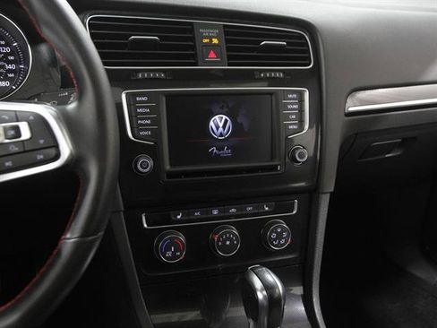 Used 2017 Volkswagen GTI SE image 9