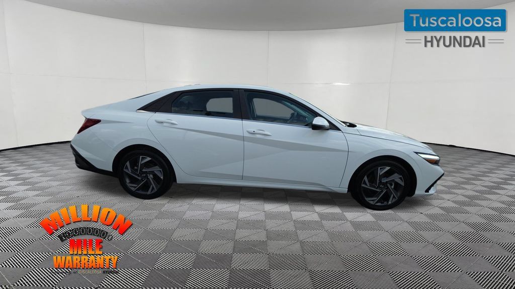 Used 2026 Hyundai Elantra Limited FWD image 9