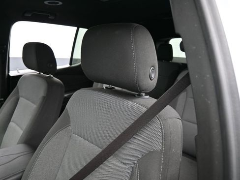 Used 2023 Chevrolet Traverse LT image 16