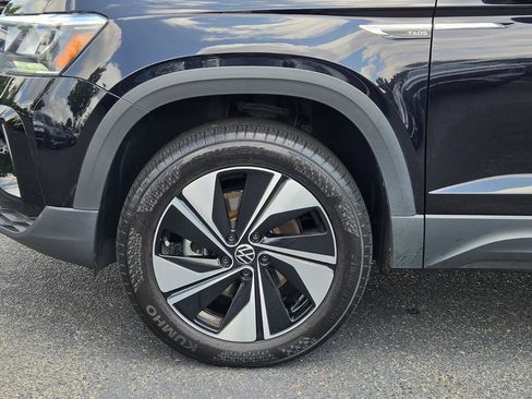 Certified 2024 Volkswagen Taos SE AWD/4WD image 16