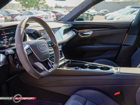 Used 2022 Audi e-tron GT Premium Plus AWD/4WD image 19