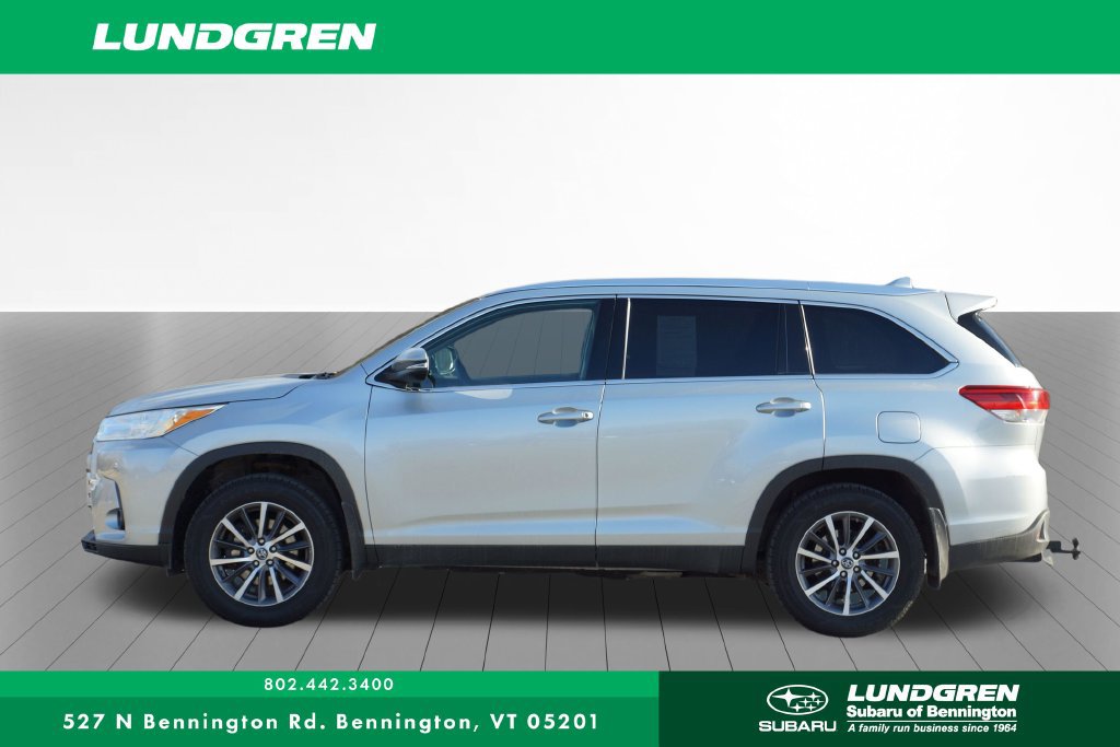 Used 2019 Toyota Highlander XLE AWD/4WD image 34