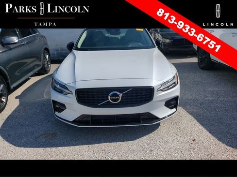 Used 2021 Volvo S60 T5 Momentum w/ Premium Package AWD/4WD image 3