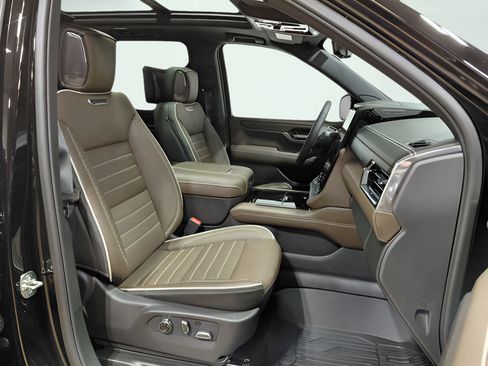 Used 2026 GMC Yukon XL Denali Ultimate w/ LPO, Get Active Package AWD/4WD image 33