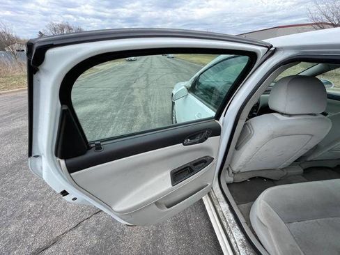 Used 2010 Chevrolet Impala LT image 24