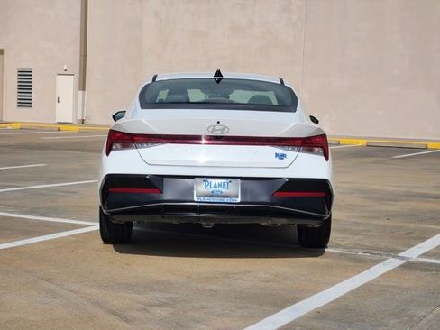 Used 2025 Hyundai Elantra SEL FWD image 6