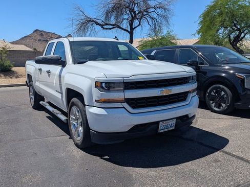 Used 2018 Chevrolet Silverado 1500 Custom w/ Custom Value Package image 2