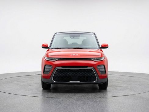Used 2025 Kia Soul LX w/ LX Technology Package FWD image 2