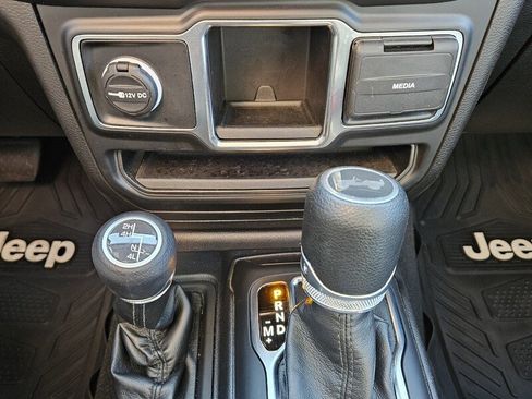 Used 2022 Jeep Wrangler Sport image 19