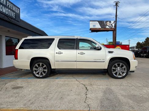 Used 2012 Cadillac Escalade ESV Luxury image 4