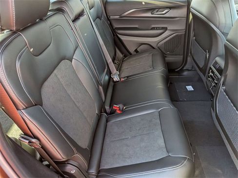 New 2025 Jeep Grand Cherokee Altitude image 30