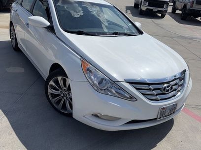 Used 2012 Hyundai Sonata SE w/ Navigation & Sunroof Pkg